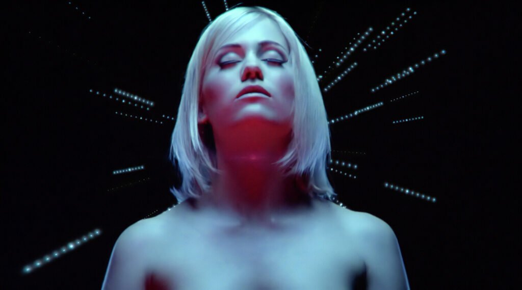 Frame del videoclip para productora CANADA "You Should Know" con animación 3D.